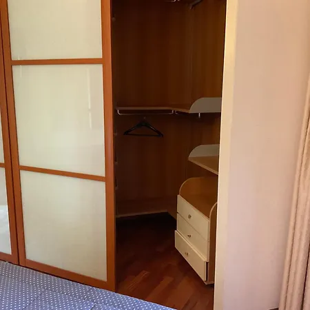 Al Apartment *